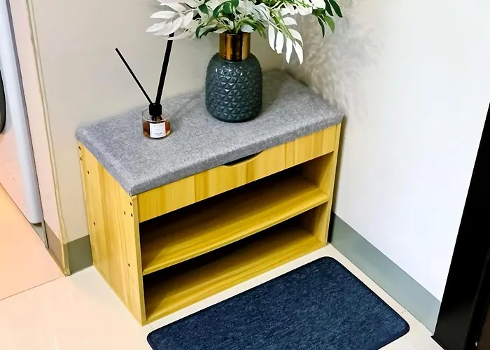 Cozy Modernistic 1 Bedroom With Veranda!